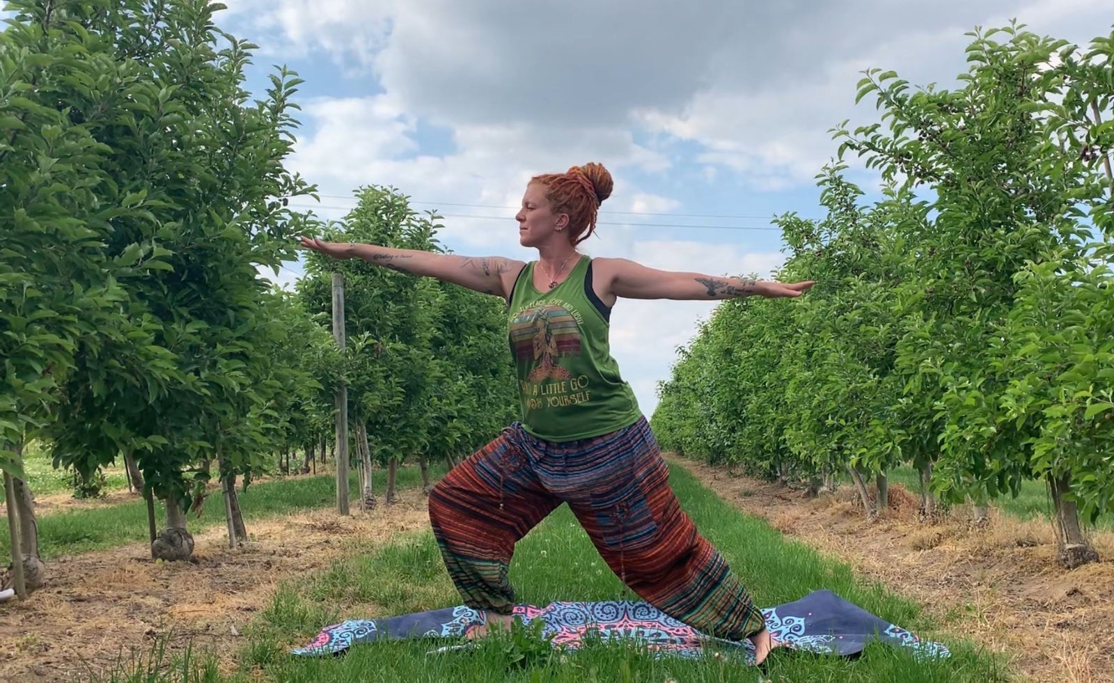 Meine geschätzt Kollegin Petra Stemmler leitet mit viel Sachverstand und Einfühlungsvermögen die Yogakurse für Schwangere in meiner Praxis.